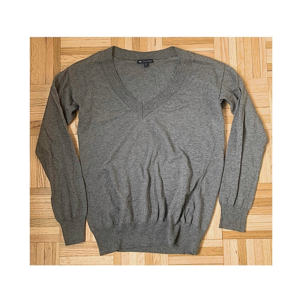GAP | grey v-neck cashmere/cotton blend sweater